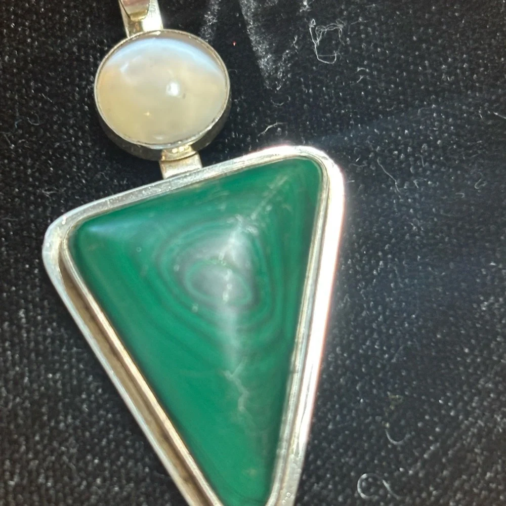 Handmade Sterling‎ Malachite and Mother of Pearl Signed Native American Pendant